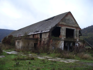 Obrázok - Pohľad na budovu skladu agrochemikálií (menšia budova na boku). (181)